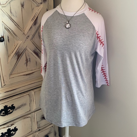 Tops - NEW‼️Baseball Mom stitch sleeve raglan top